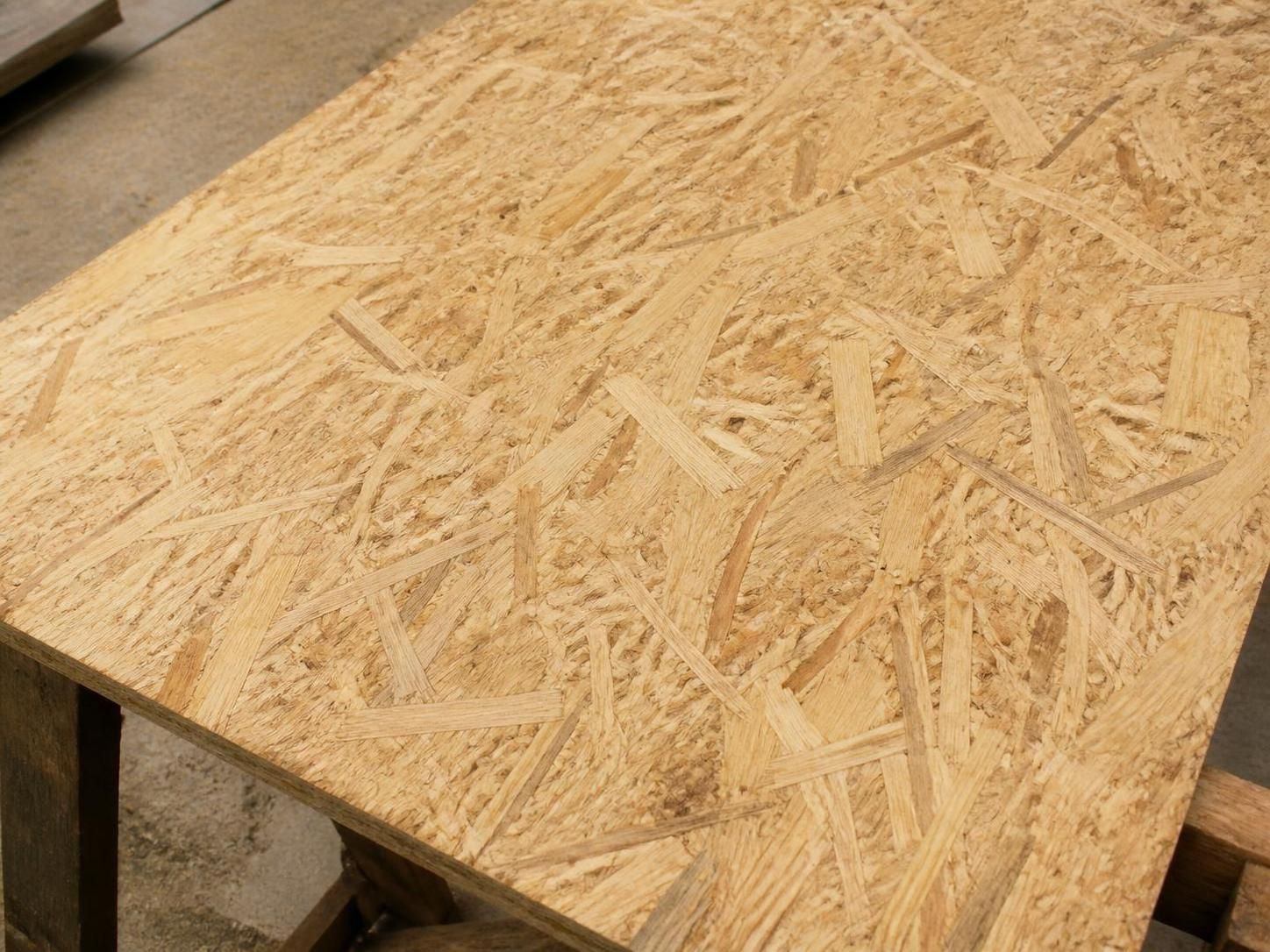 découvrez tout sur la plaque osb : ses usages variés, les différentes épaisseurs disponibles et les prix au panneau pour bien choisir votre matériau de construction.
